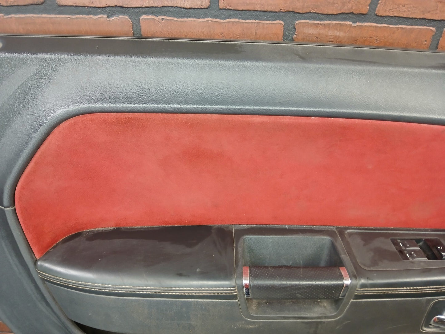 2013 Dodge Challenger Driver LH Side Interior Door Panel Red/Black 1xf771rrab
