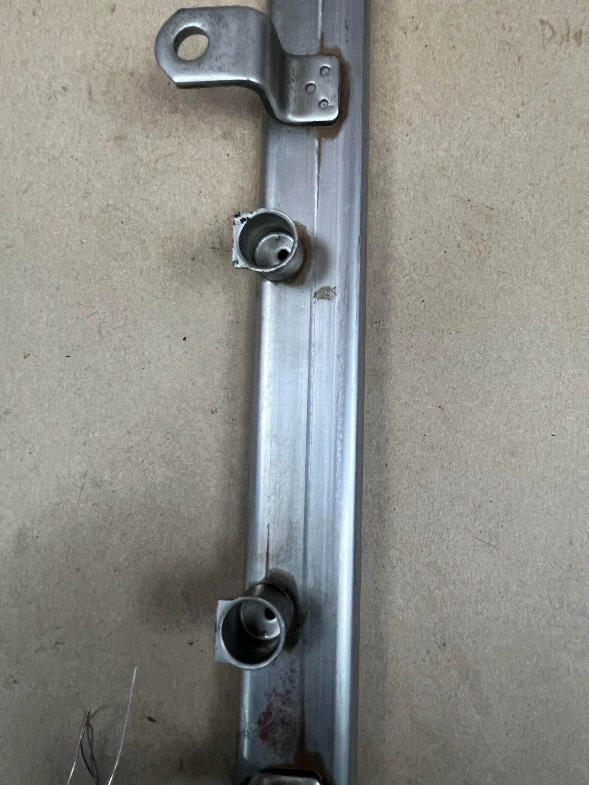 2007-2020 JOURNEY PATRIOT CALIBER 200 SEBRING AVENGER OEM FUEL INJECTOR RAIL