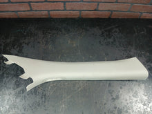 2011-2013 Grand Cherokee Durango Passenger RH Side A Pillar Molding 1gg52hdaae