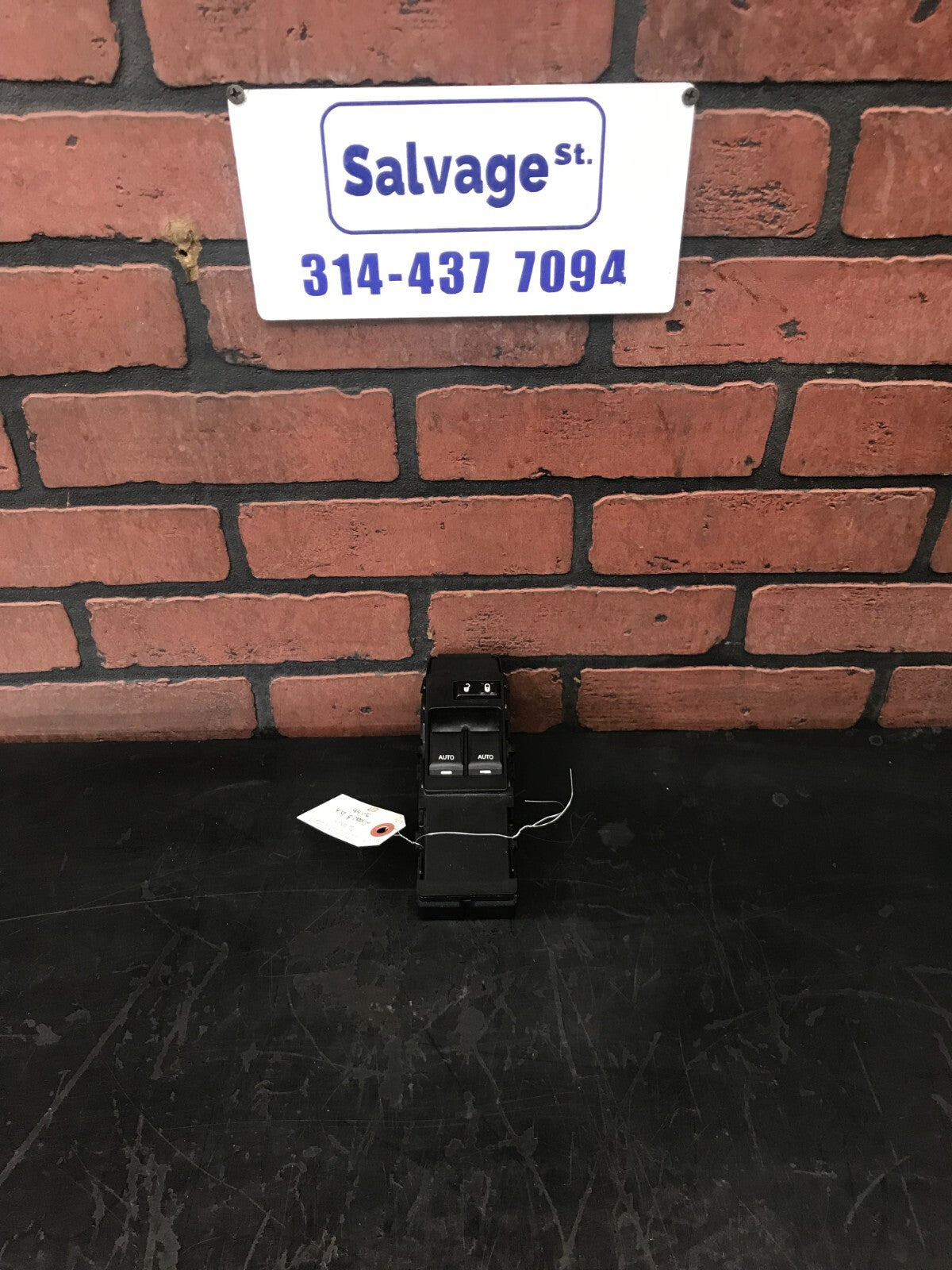 2008-2011 Dodge Challenger SRT Window & Door Lock Switch Assembly 04602784aa