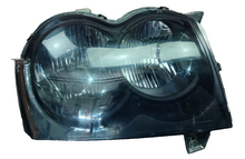 2007 Jeep Grand Cherokee Front Passenger RH Side Headlight Assembly DAMAGED