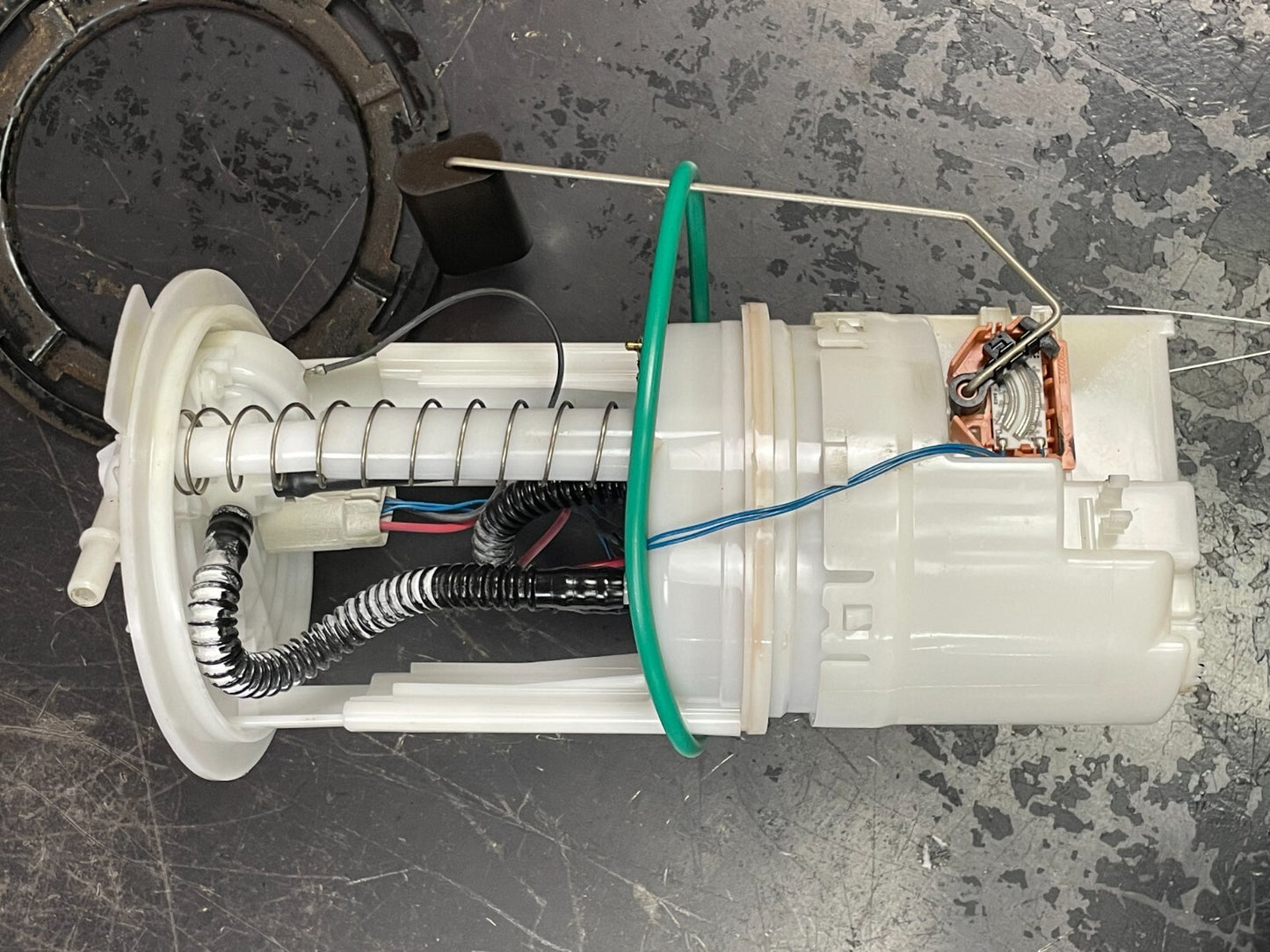 Fuel Pump Assembly Jeep Comander Grand Cherokee OEM 05143579AC