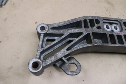 15-23 DODGE CHARGER R/T AUTO TRANSMISSION CROSSMEMBER MOUNT BRACKET 68170323AA