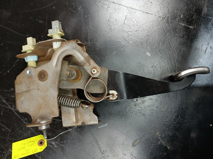 2007 Pontiac Solstice Saturn Sky Clutch Pedal Assembly w/ Bracket 15908750