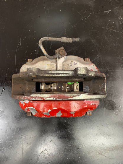 JEEP SRT 8 FRONT RH SIDE BREMBO BRAKE OEM USED, PAINT IS PEELING.