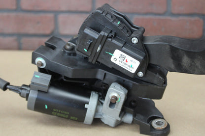 2005-2006 Charger Magnum 300 Accelerator & Brake Pedal 04861681AA