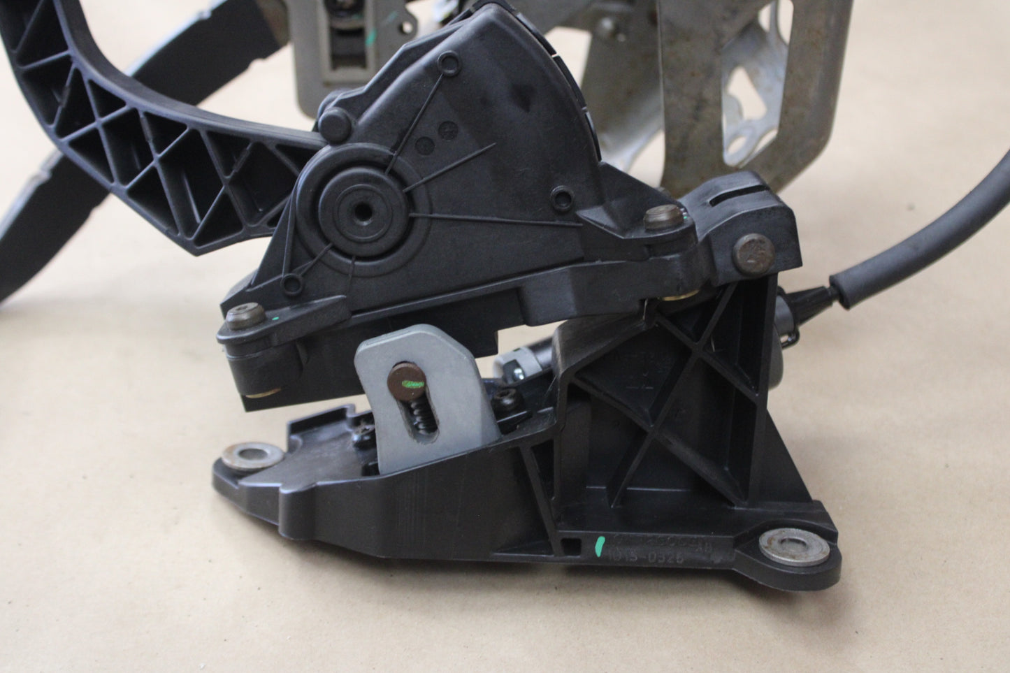 2005-2006 Charger Magnum 300 Accelerator & Brake Pedal 04861681AA