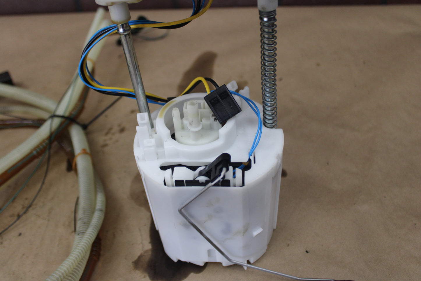 06-21 CHARGER CHALLENGER RIGHT AUXILIARY FUEL GAS PUMP ASSEMBLY OEM