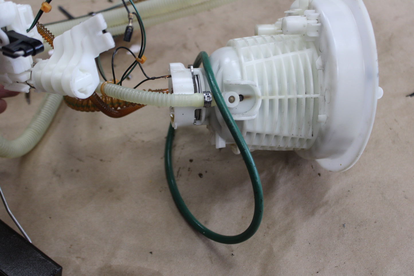 06-21 CHARGER CHALLENGER RIGHT AUXILIARY FUEL GAS PUMP ASSEMBLY OEM