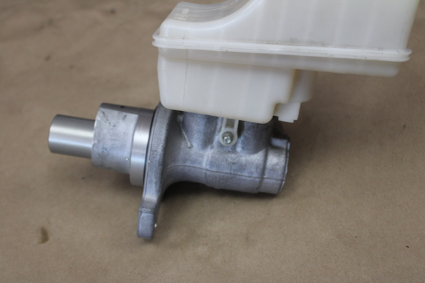 DODGE CHARGER 2009-2023 BRAKE MASTER CYLINDER W/ RESERVOIR BOTTLE OEM
